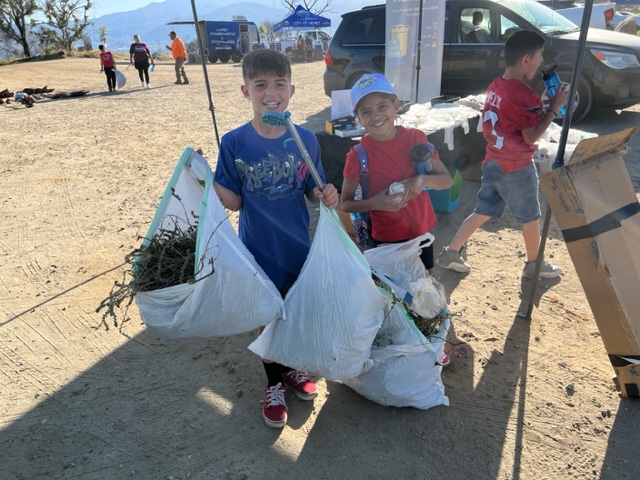 Kids volunteer at Hemet Simpson park